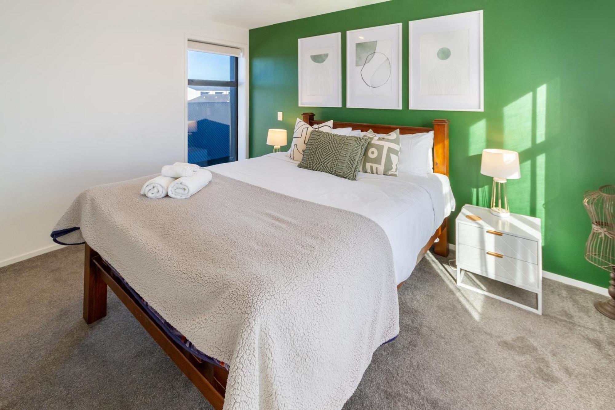 Gorgeous In Green - 2 Bed Central Oasis W/King Bed كريستتشيرش المظهر الخارجي الصورة