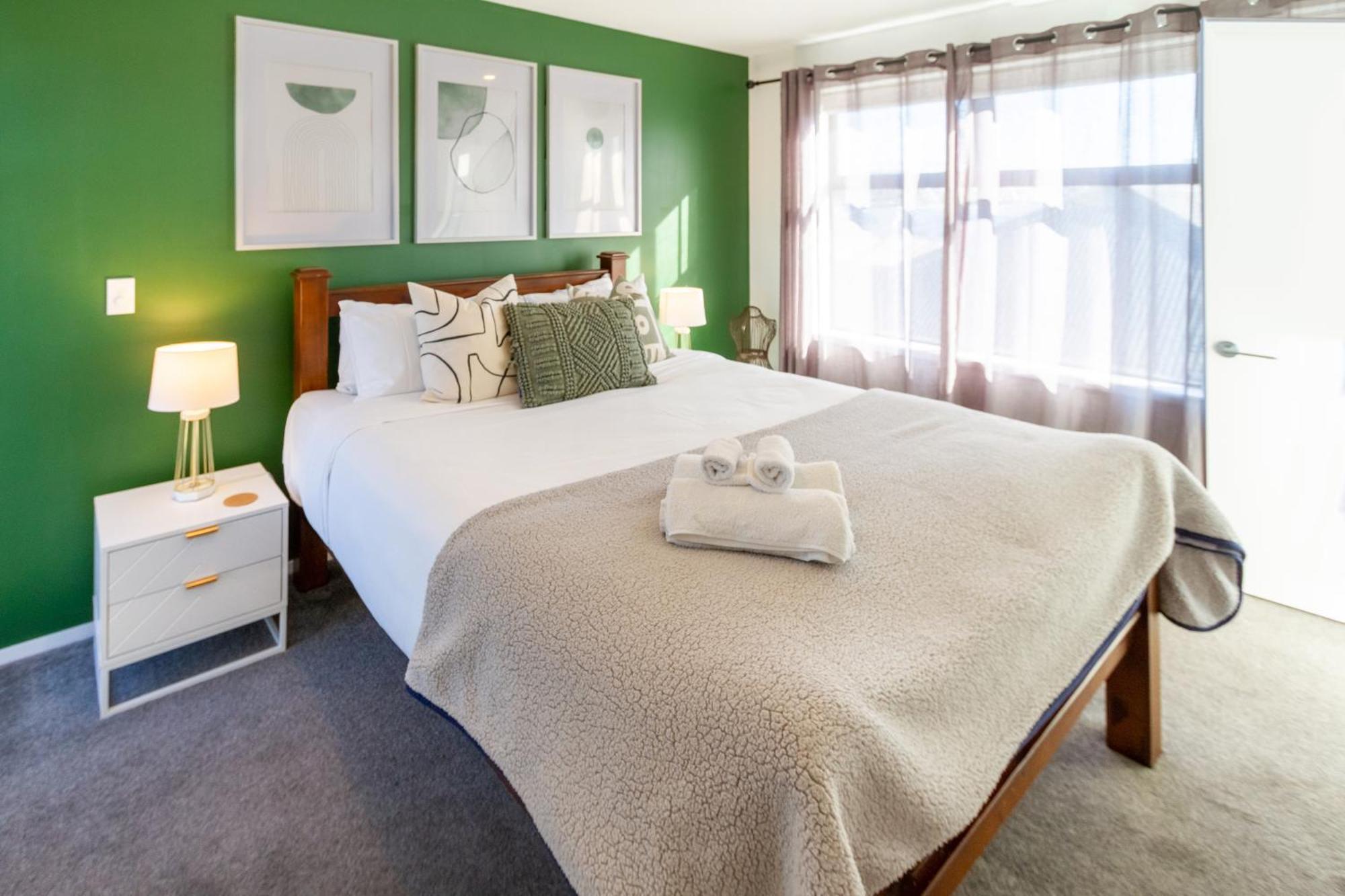 Gorgeous In Green - 2 Bed Central Oasis W/King Bed كريستتشيرش المظهر الخارجي الصورة