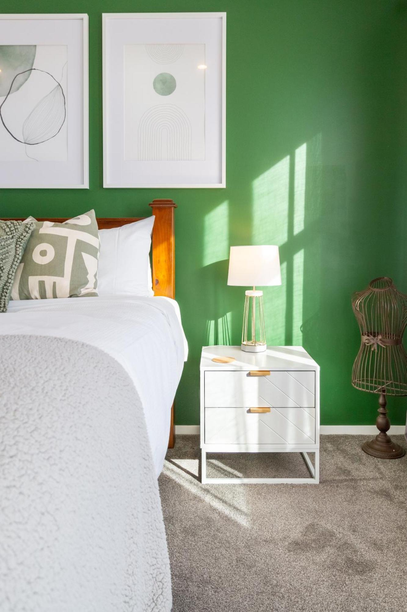 Gorgeous In Green - 2 Bed Central Oasis W/King Bed كريستتشيرش المظهر الخارجي الصورة