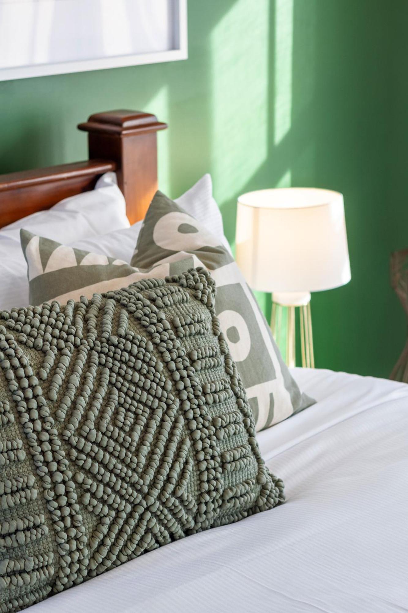 Gorgeous In Green - 2 Bed Central Oasis W/King Bed كريستتشيرش المظهر الخارجي الصورة