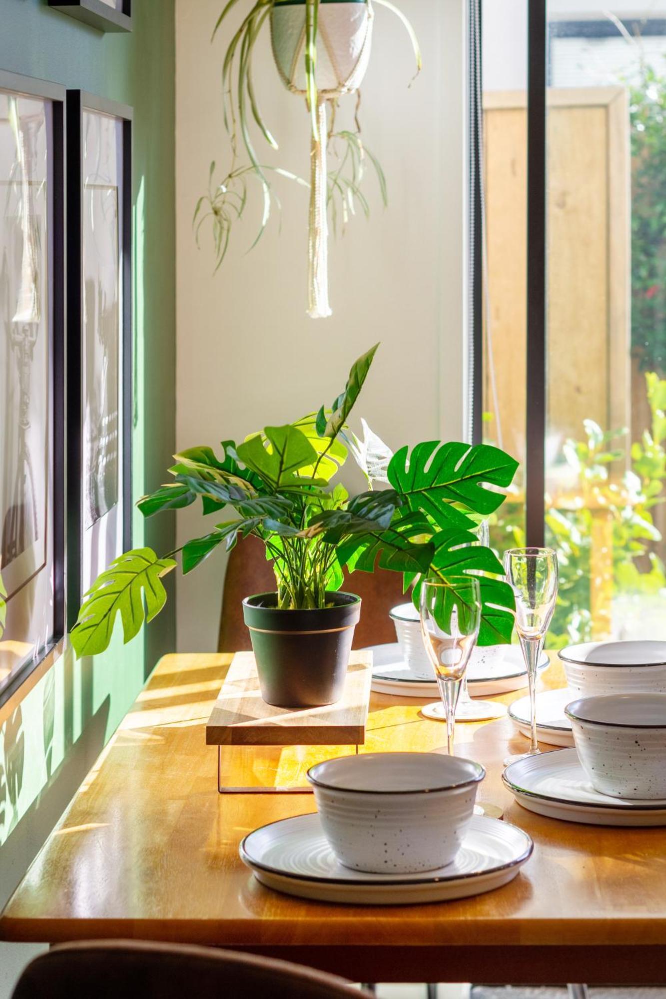 Gorgeous In Green - 2 Bed Central Oasis W/King Bed كريستتشيرش المظهر الخارجي الصورة